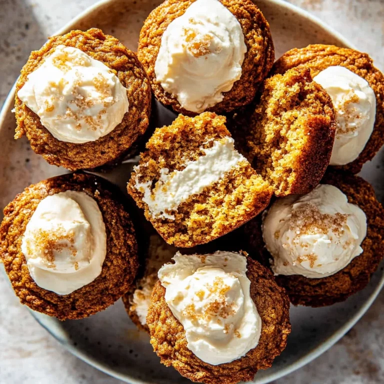 Pumpkin Muffins with Maple Cream Cheese Filling: Irresist…